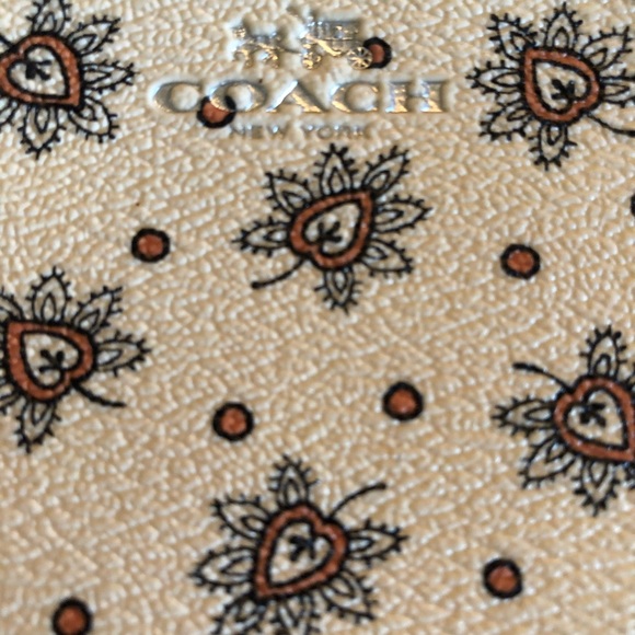 NWOT Coach adorable wristlet!! PRICE FIRM - Picture 5 of 6